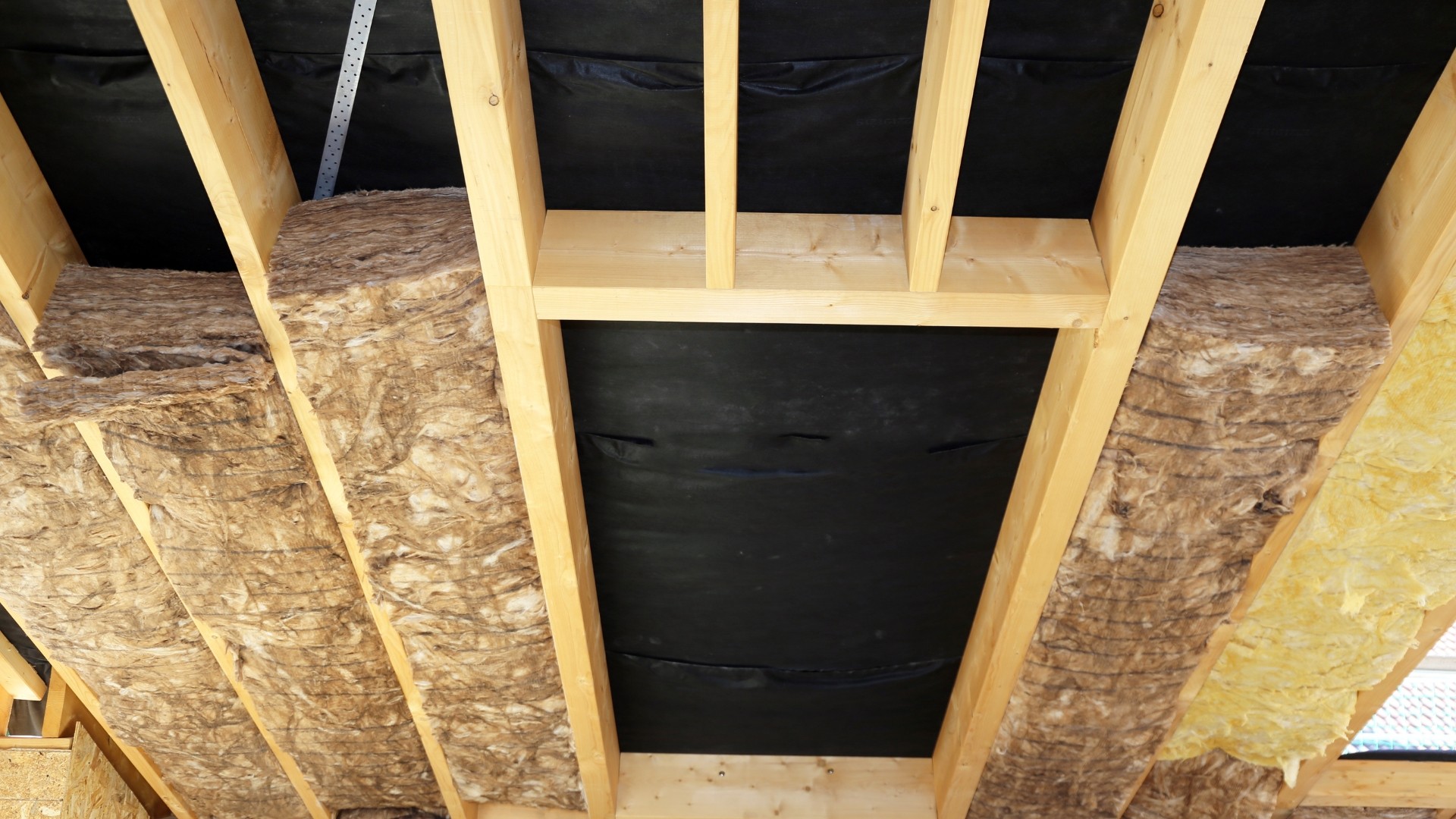 Wełna mineralna a domy szkieletowe– kluczowe błędy i jak ich uniknąć