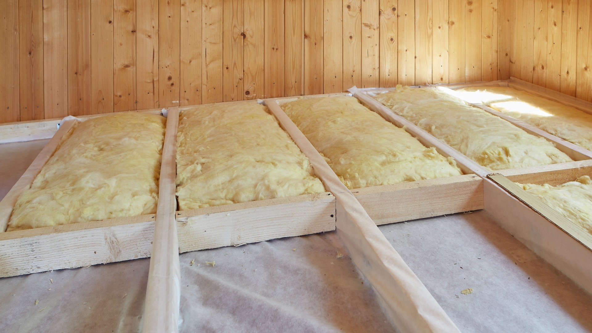 Wełna mineralna do podłogi – jaka grubość izolacji jest najlepsza? Doradza Diamond Expert