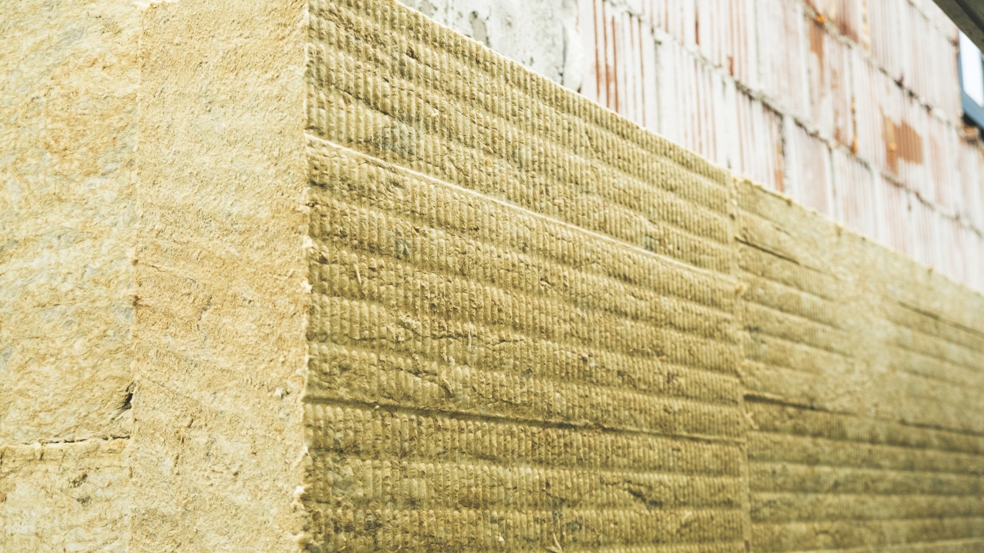 Wełna skalna Rockwool Frontrock L – niezawodna izolacja fasad i elewacji