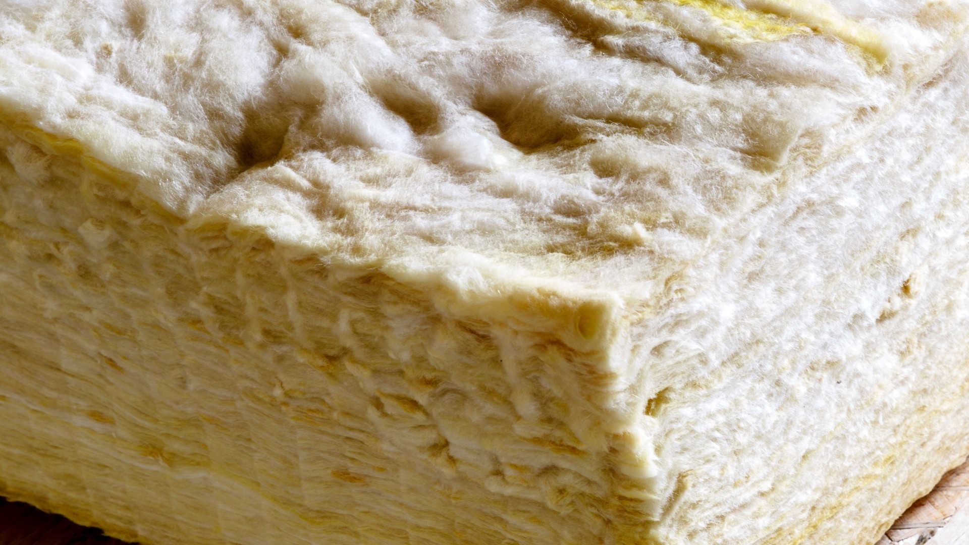 Dwie warstwy wełny mineralnej – czy warto stosować podwójną izolację?