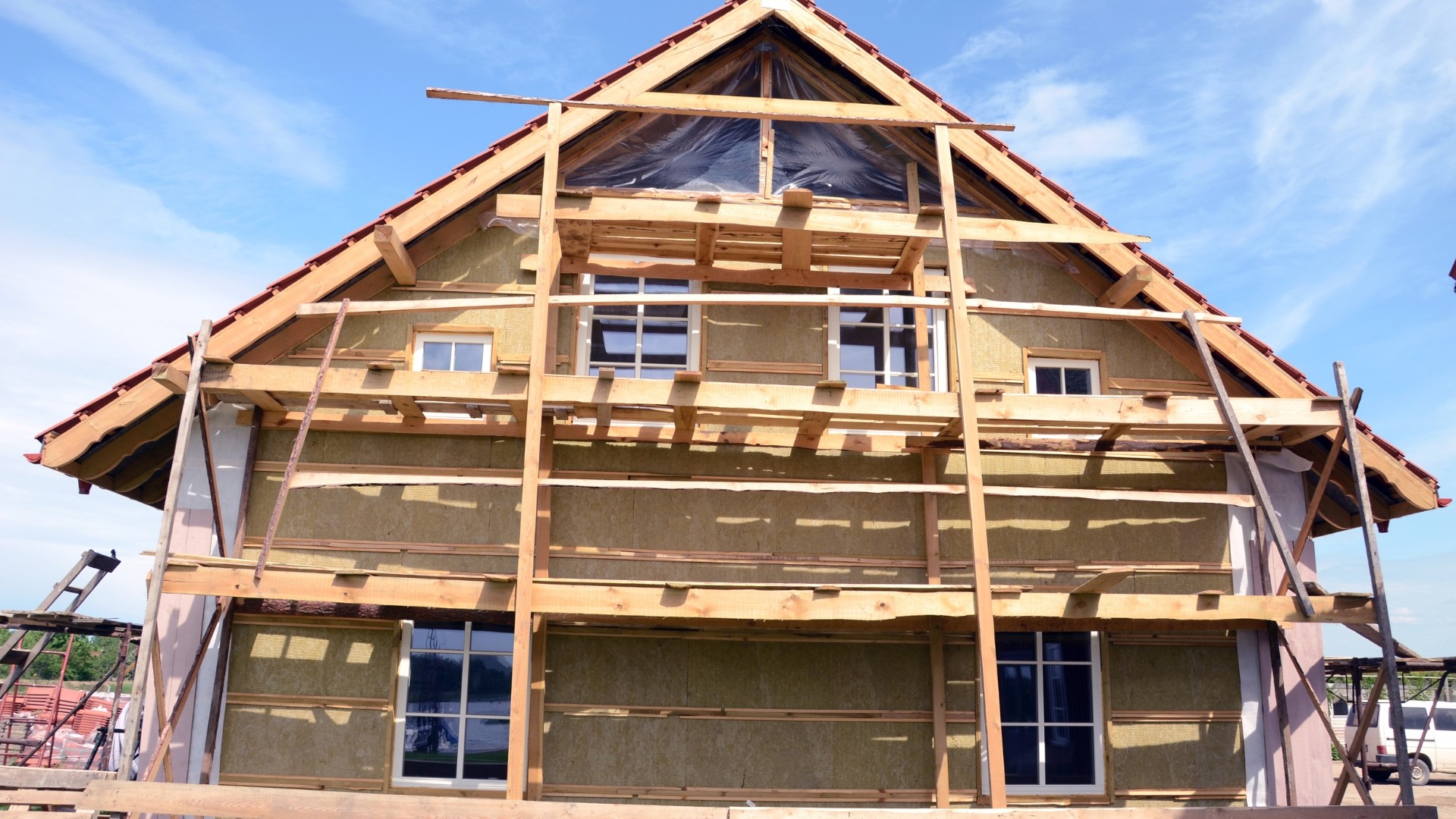 Wełna mineralna a ocieplanie starego domu – skuteczny sposób na komfort i oszczędność