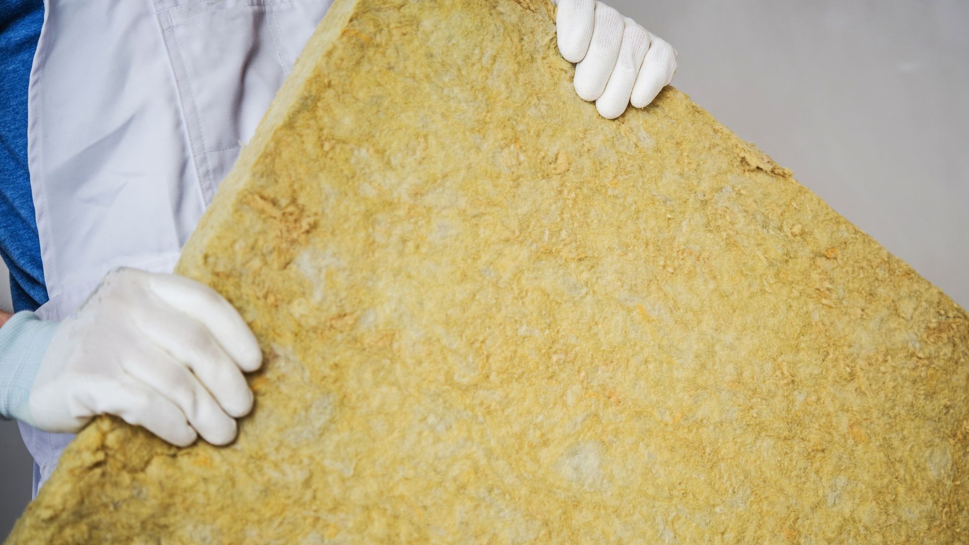 >Jaka wełna mineralna do podłóg – dobór izolacji w zależności od rodzaju podłogi