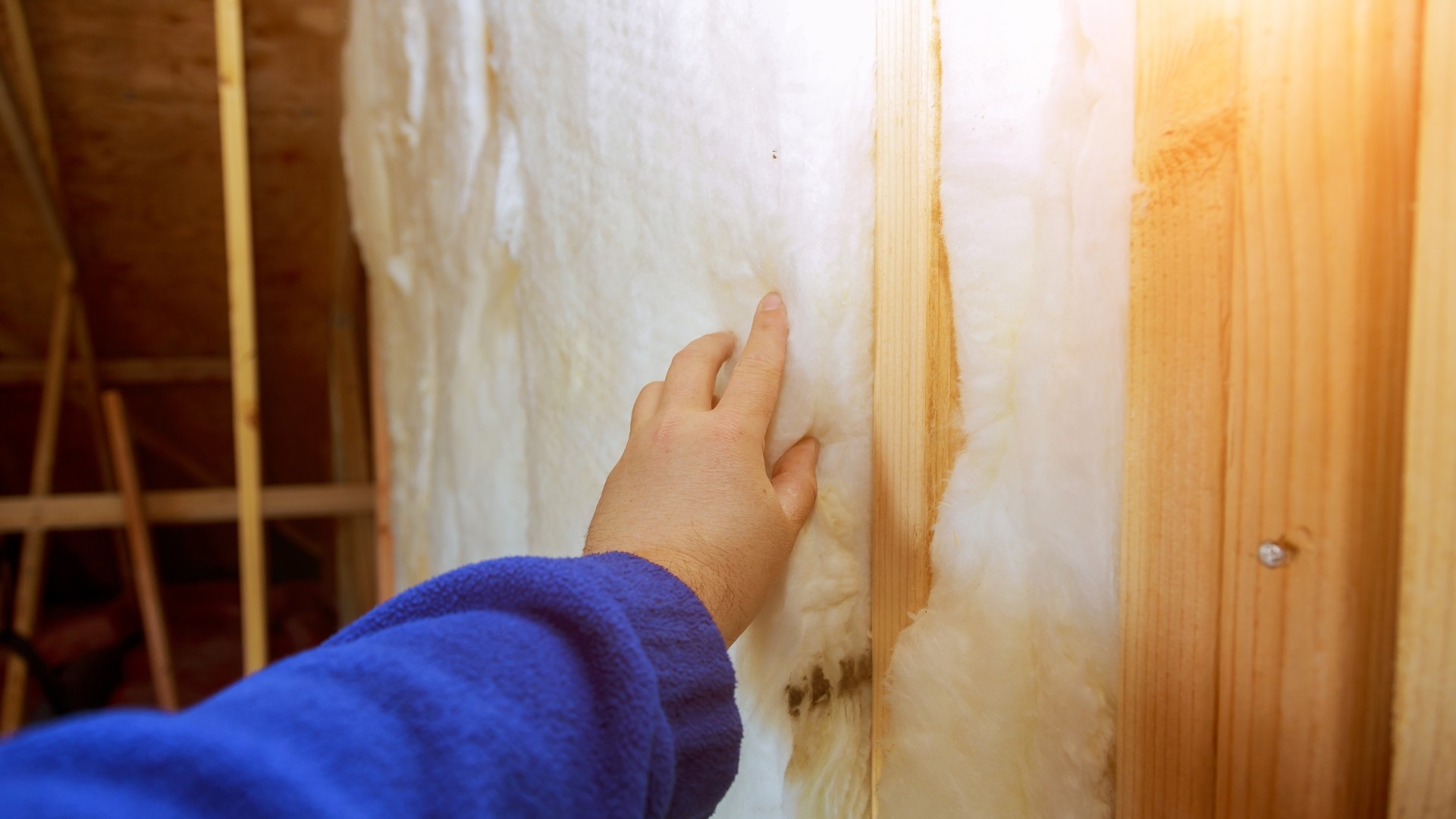 Praktyczne porady przy układaniu wełny mineralnej