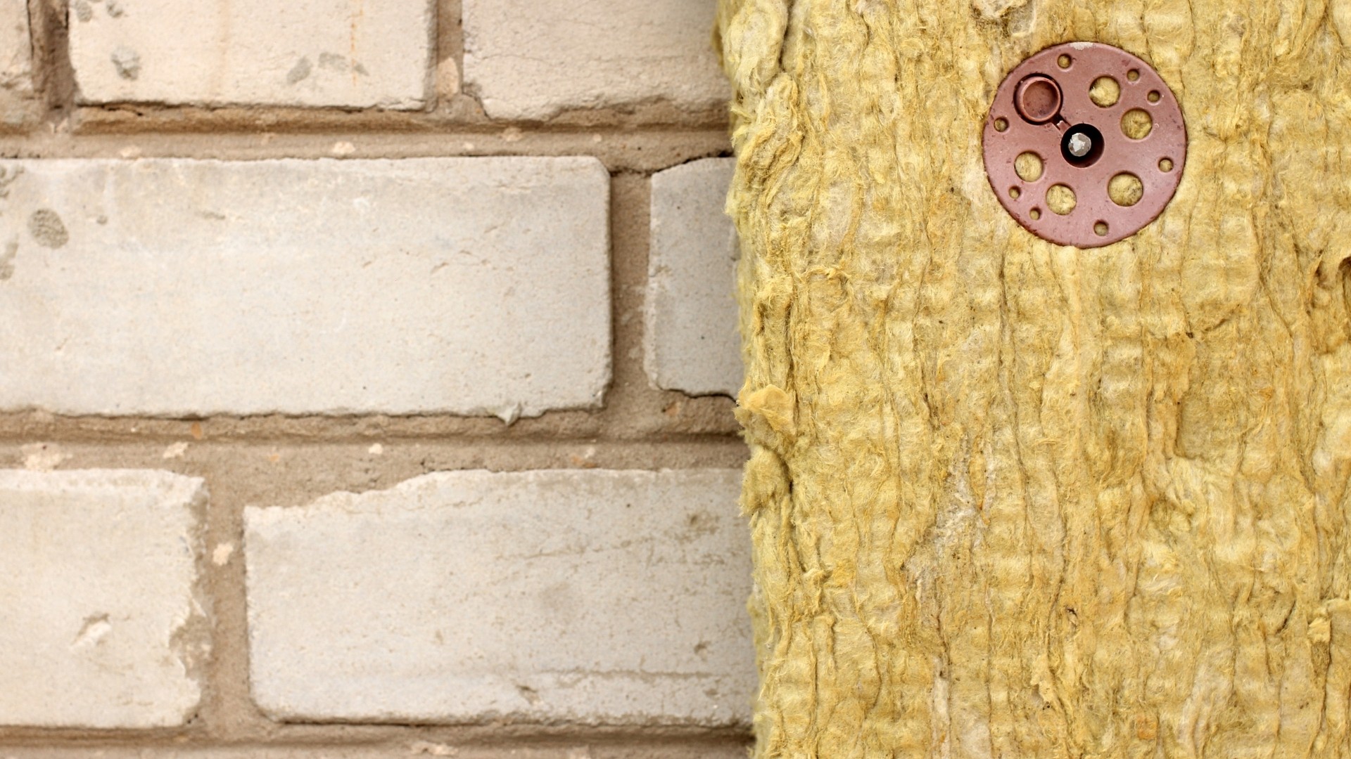 Wełna fasadowa – sprawdzone materiały do izolacji termicznej ścian zewnętrznych