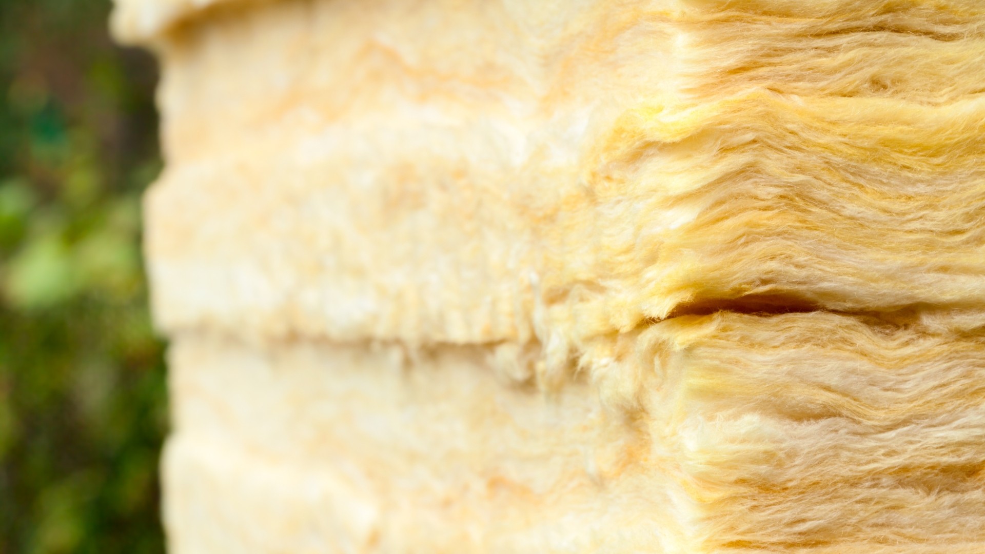 Wełna termoizolacyjna – skuteczna ochrona cieplna i akustyczna dla domu