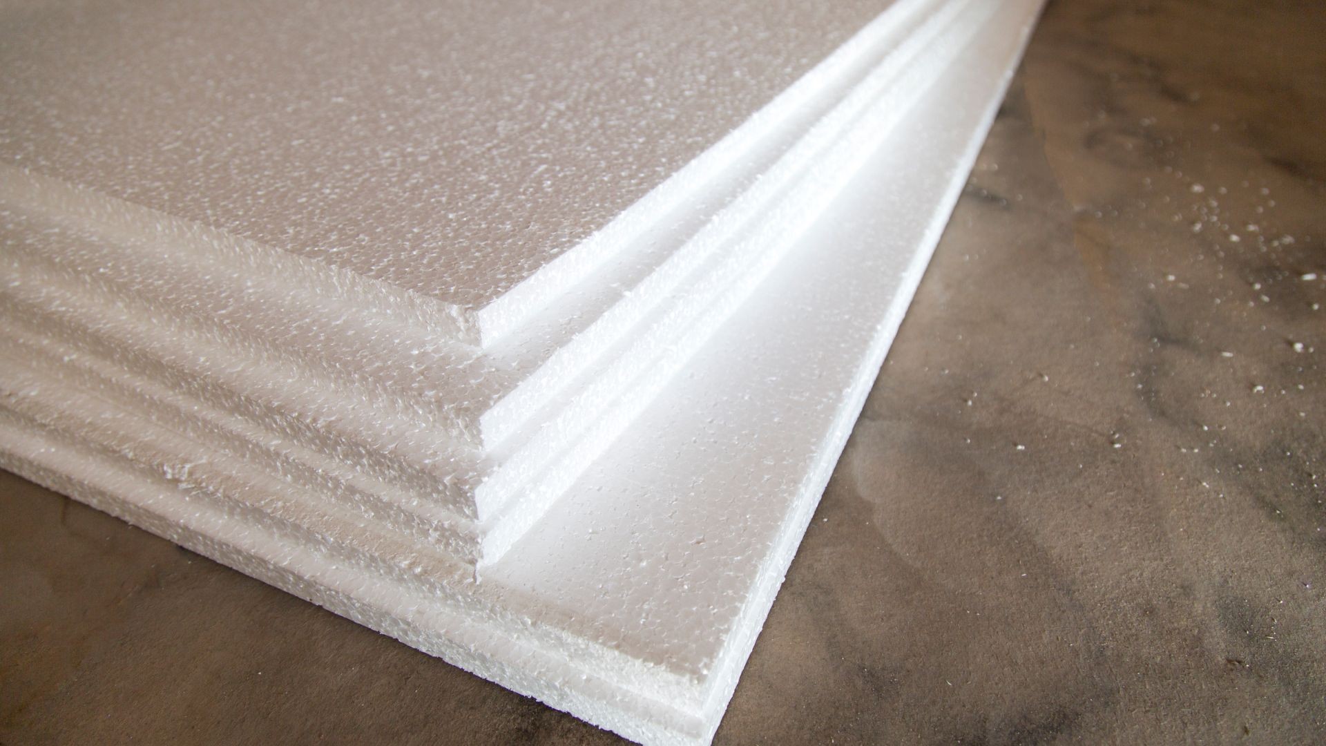 Fundamenty w systemie lekkiej płyty – które materiały termoizolacyjne sprawdzają się najlepiej?