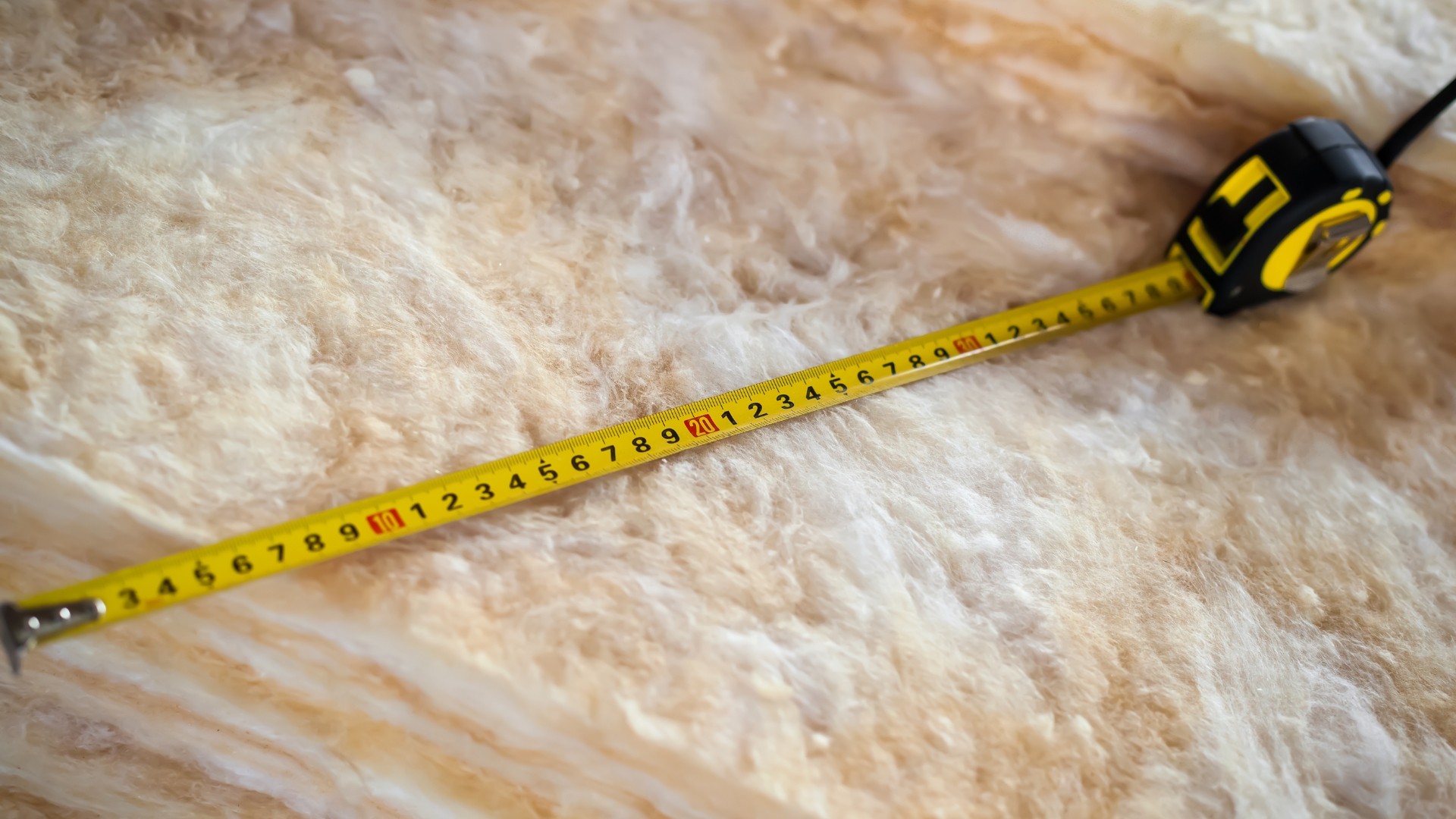 Jak dobrać wełnę mineralną do różnych części domu?