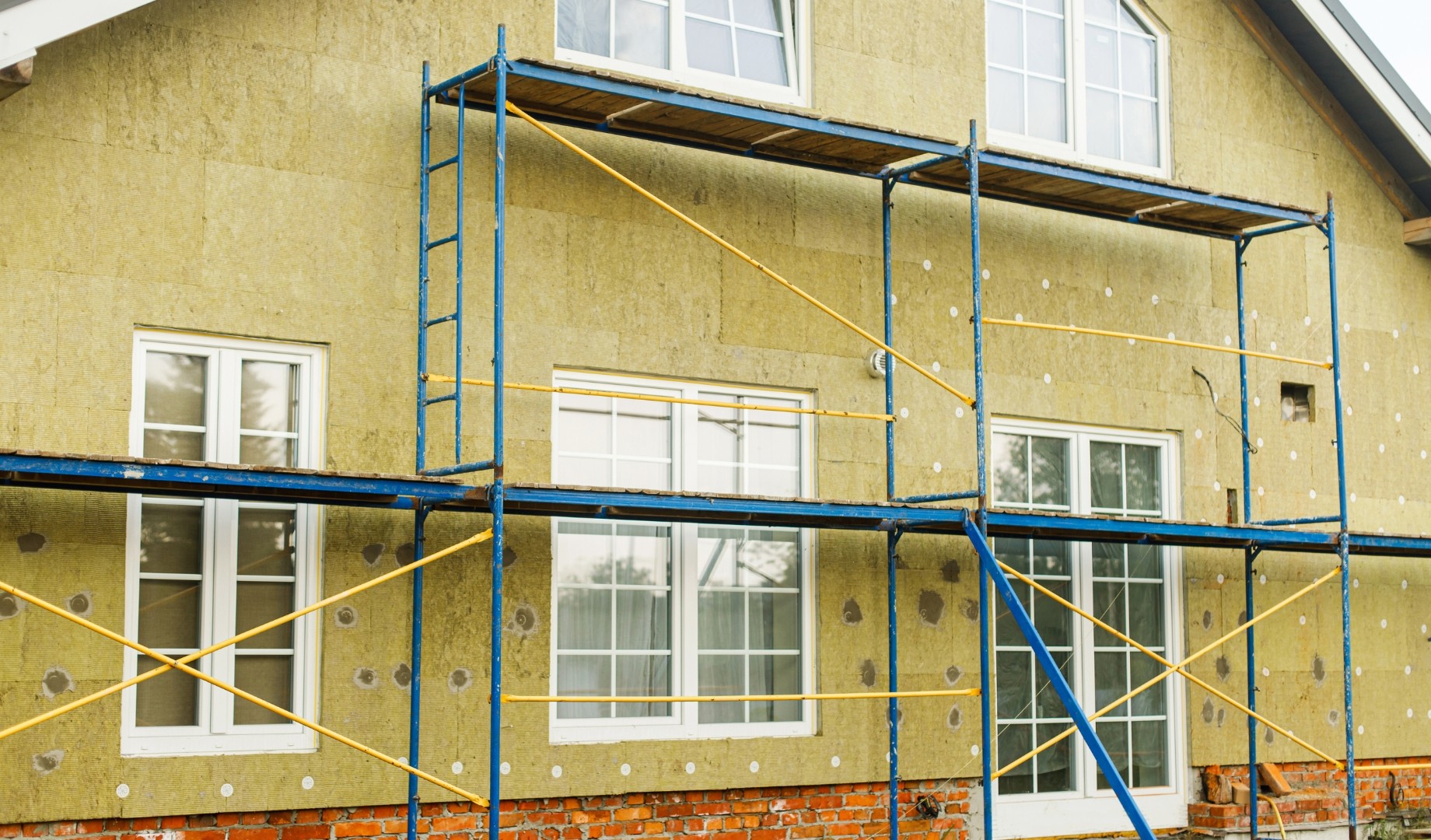 Wełna mineralna elewacyjna – skuteczna izolacja dla nowoczesnych fasad